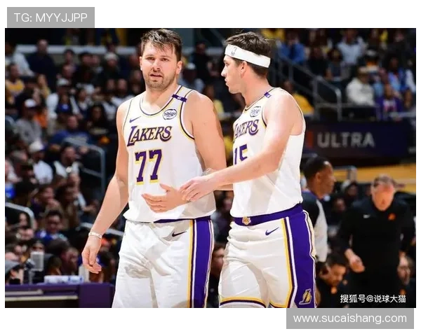 巴克利称詹姆斯为历史第三人不忍目睹其职业生涯末期的挣扎与困境